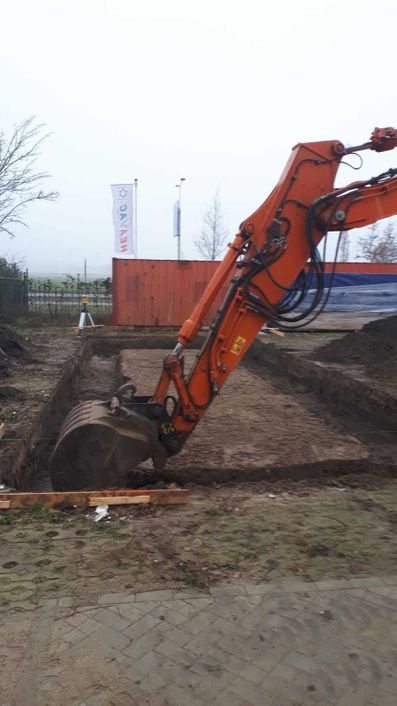 Uitgraven van het terrein van Heavac.